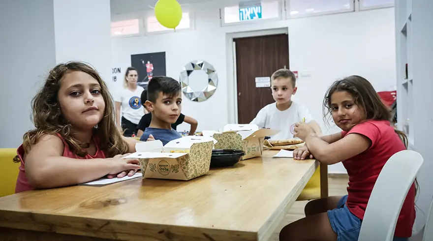 הנתינה מעבר לטניס
