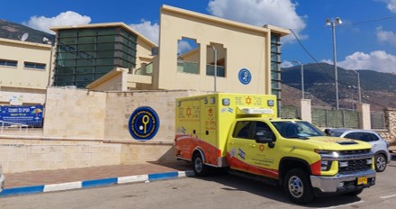 ניידת של תרומת דם במרכז סאג'ור